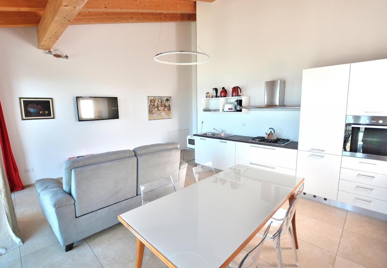 South Apartment With Pool Torri Del Benaco Exterior foto